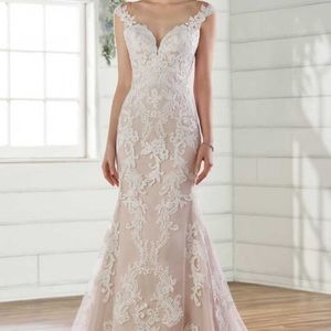 Wedding Dress (NEW!  Never Worn!)